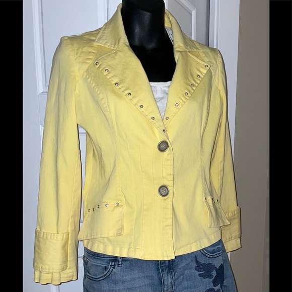 ๐พ ๐ tailored yellow blazer ๐ - Picture 4 of 5